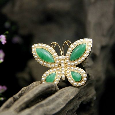 HOLY RIVER 鑲水晶馬來玉青金石胸針 復古與時尚的完美融合